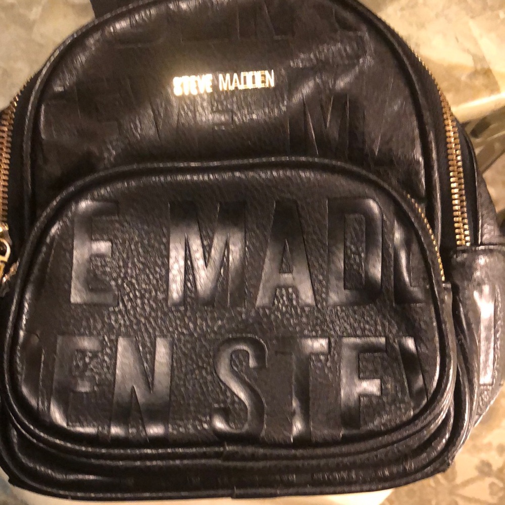 Steve Madden Black and Gold Backpack. Excellent condition 🥰